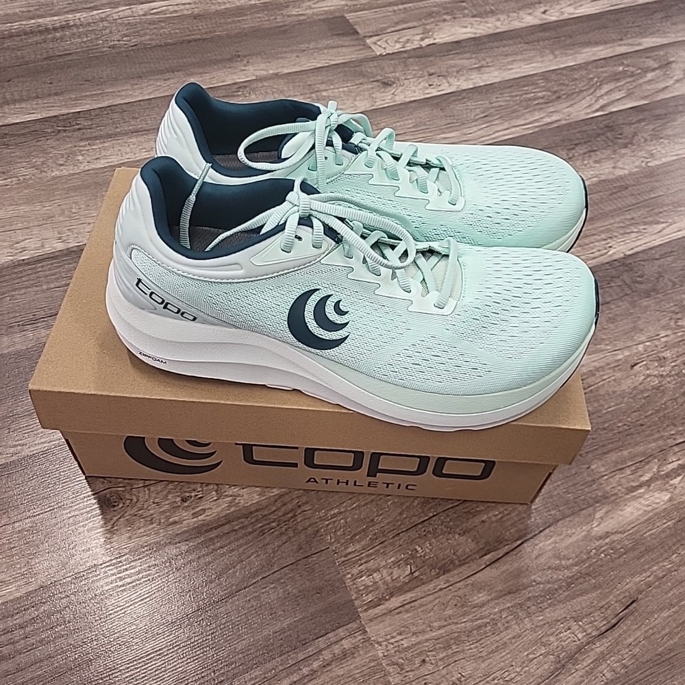 Topo Athletic Phantom 3 Women's  Sneakers, Mint color, Size 11